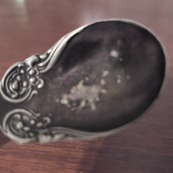 Vintage Wn. Roger’s & Son “Arbutus” pattern silver plate sugar spoon - preloved - Picture 3 of 9